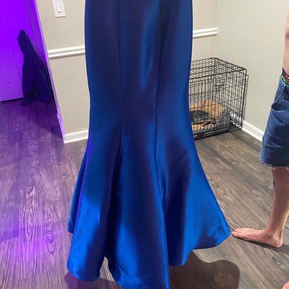 PROM DRESSES - Picture 4 of 15